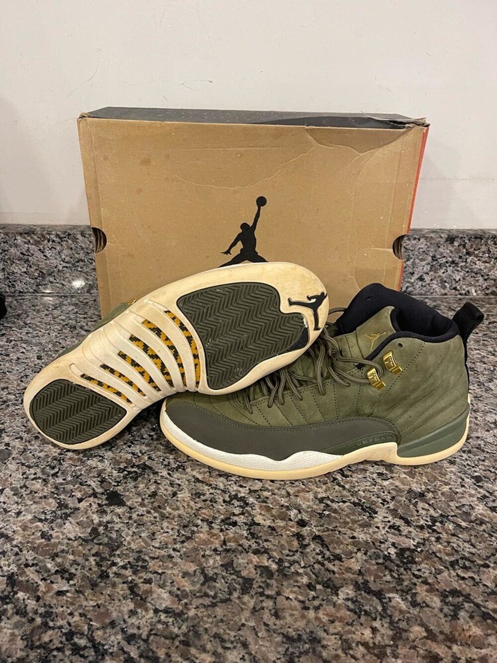 Men's Size 10.5 Nike Jordan 12 Retro Green With Box SPB-JB 335039